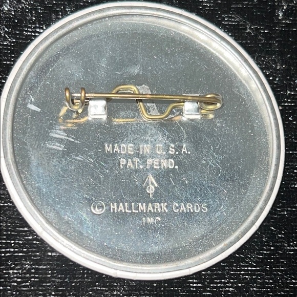 PRECIOUS MOMENTS Button with Child on Swing $7 - Picture 3 of 4